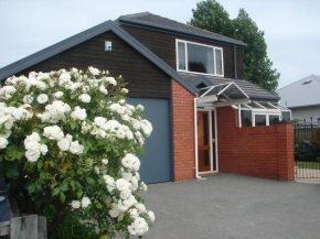Отель Aroha Riccarton Bed and Breakfast  Крайстчерч